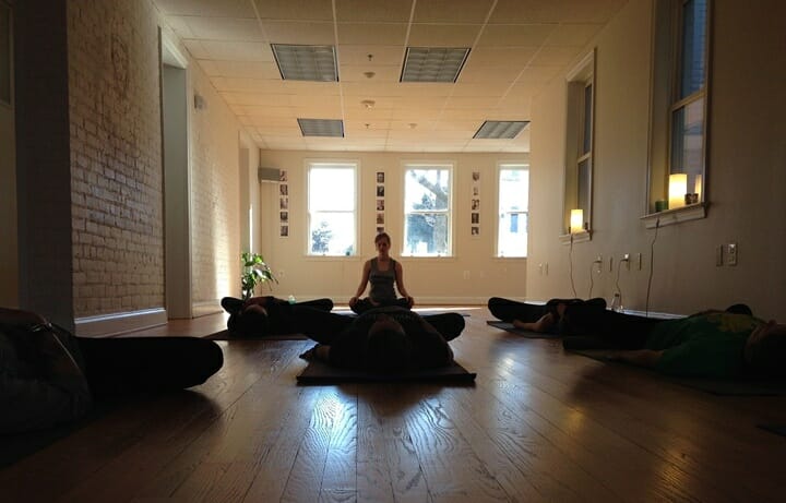 5 Tips for Choosing a Yoga Studio While Traveling