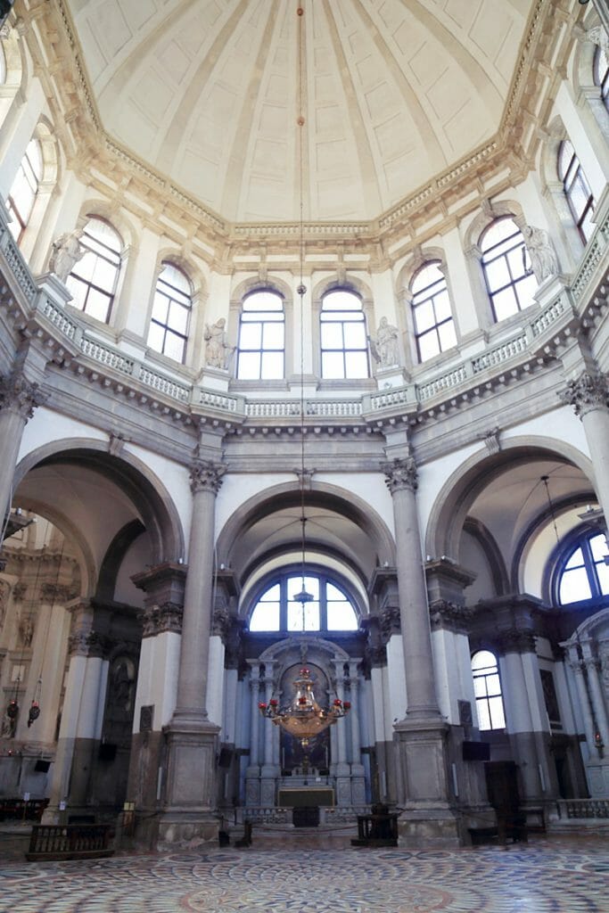 Basílica di Santa Maria della Salute en Venecia Italia